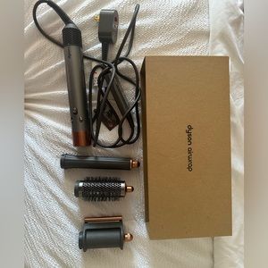 Brand New Dyson Airwrap w/ 3 Attachment